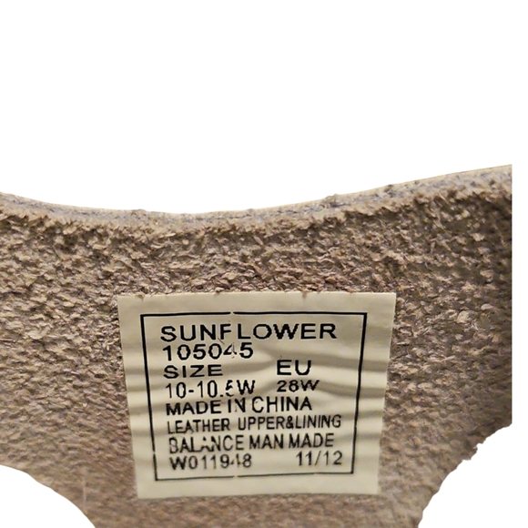 Jumping Jacks Gold Sandals w/Floral Design - Picture 6 of 6